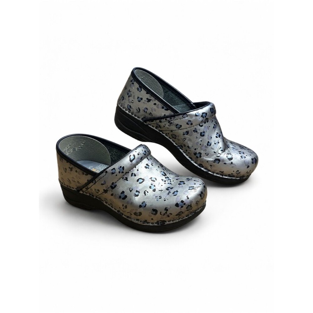 Dansko XP 2.0 Leopard Print Metallic Mule Clogs Silver Black EU 38 Comfort